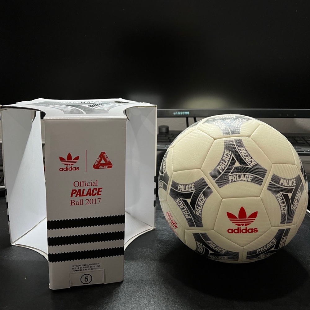 Adidas Palace Soccerball